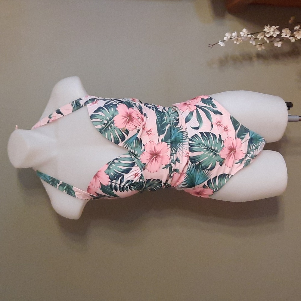 NWOT Cupshe hibiscus one piece